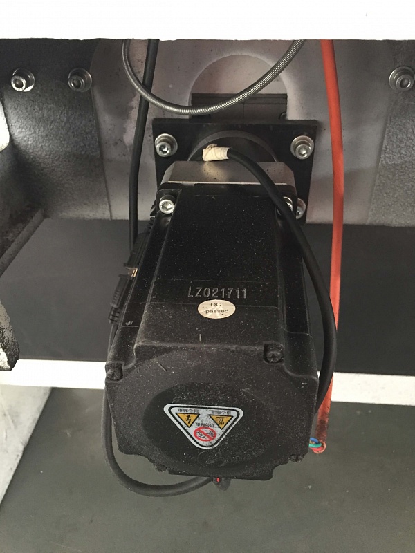 Фрезерный станок Frezertec 2140 с сервошаговым двигателем (4.5 кВт)