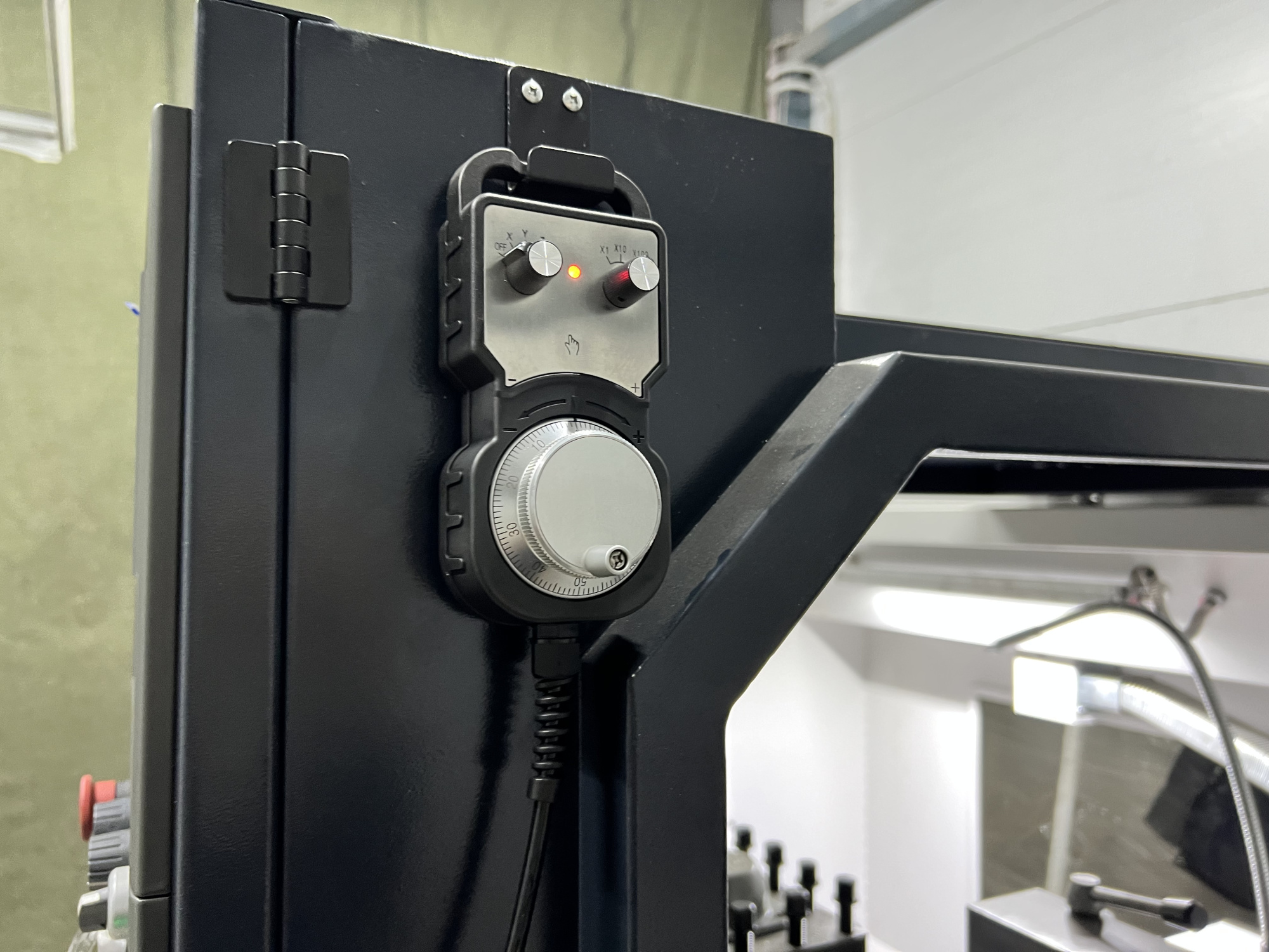 Токарный станок с ЧПУ Орсон 6150V/РМЦ1000 Siemens 808D, двигатель 7,5 кВт., между направляющими 400 мм, патрон отверстие 80 мм, 4 инструментов