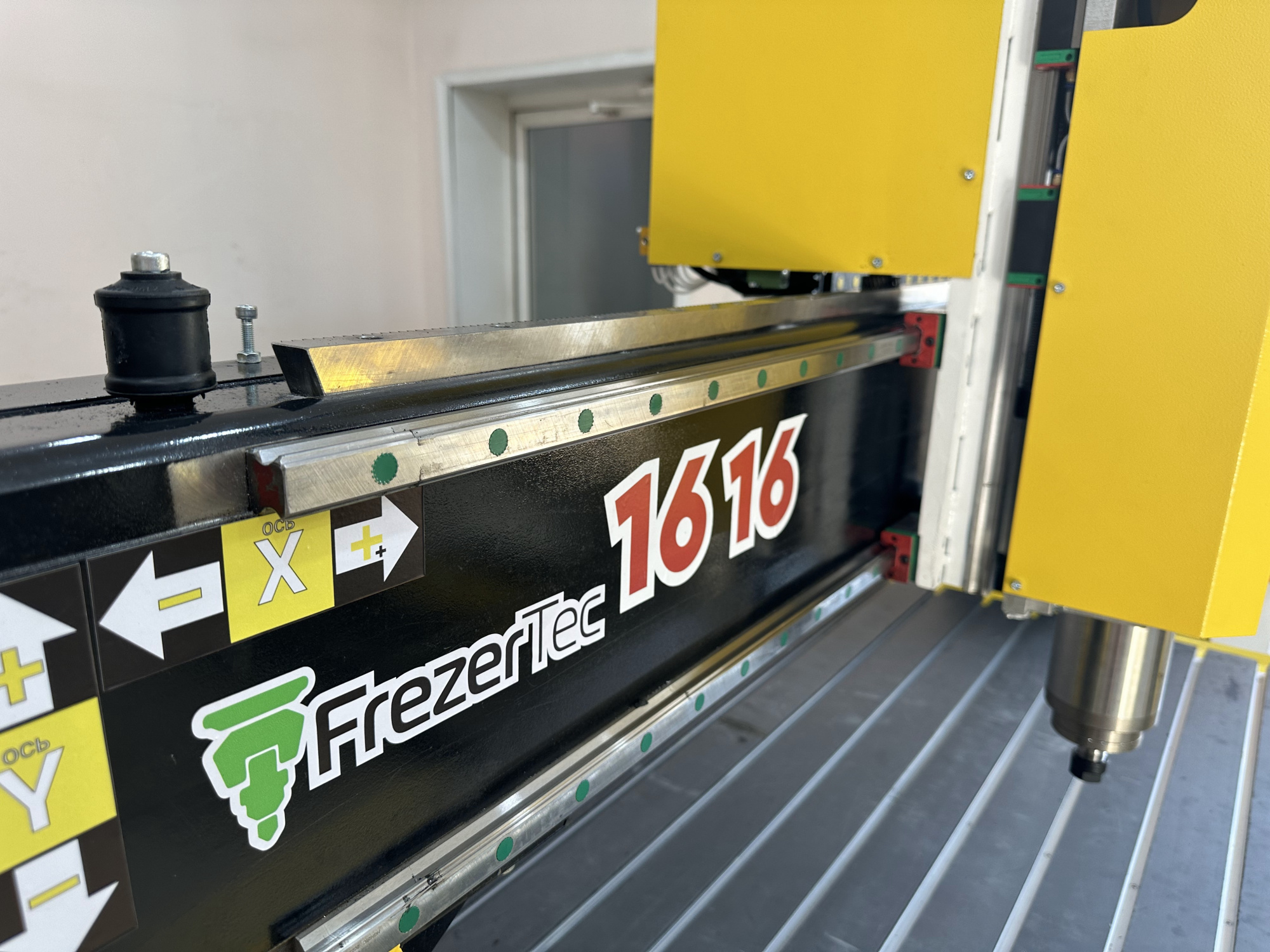Фрезерный станок Frezertec 1616 алюминий стол Т паз для удобной работы с фанерой. Макс.размер обработки 1600*1600 мм