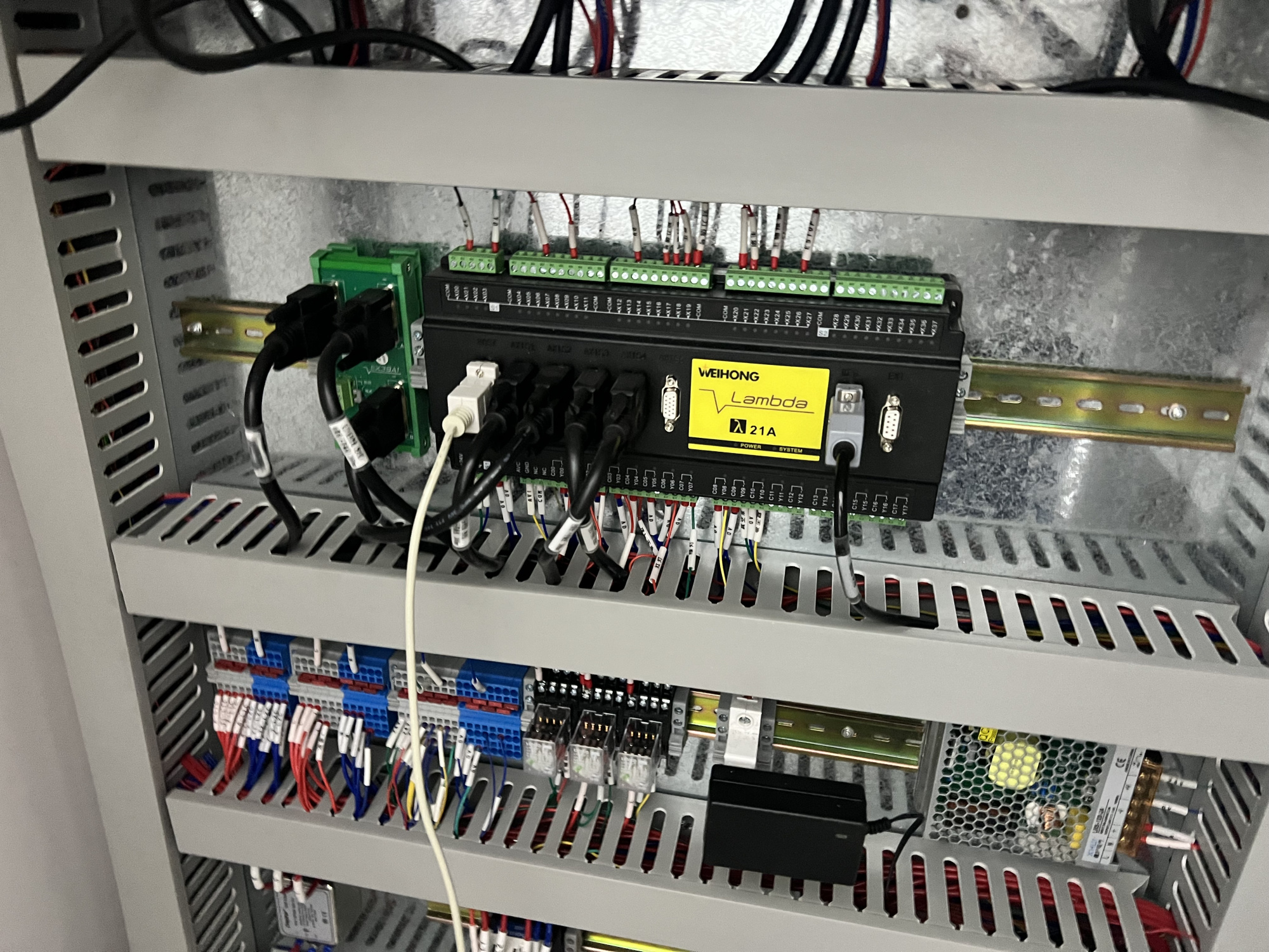 Система управления Weihong Lambda 21A + NC60A для управления поворотным шпинделем с автоматической сменой инструмента